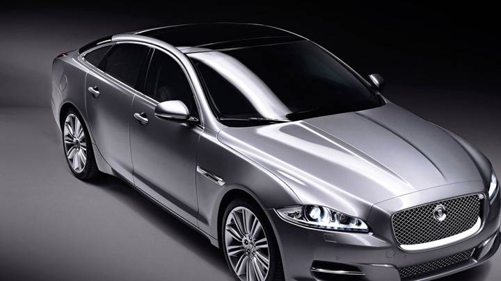 Jaguar XJ Top Front Pose In Grey